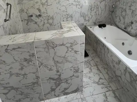 Casa 6 ambientes con 4 baños