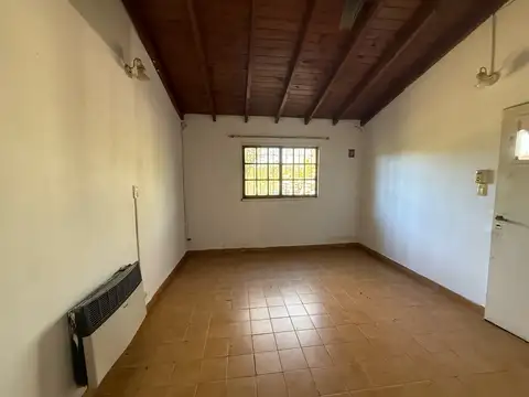 Casa 3 ambientes con 1 baño