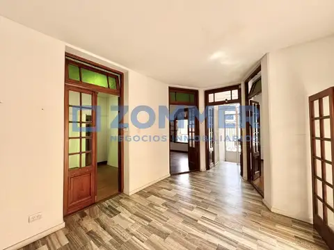 Casa 8 ambientes con 1 baño
