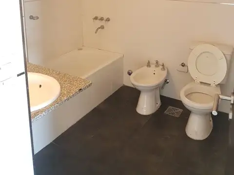 Oportunidad Vendo depto. 1 dorm al frente edif Barrancas