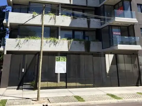 Cochera a mts de la Avda y de la UNLA