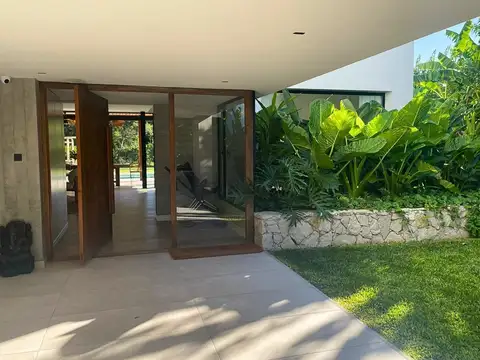 Casa 7 ambientes con 3 baños