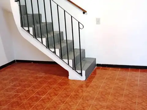 Depto Tipo Casa en Alquiler 40 años