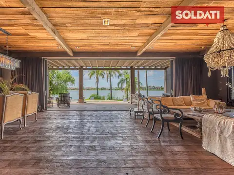 Casa en Alquiler con 2 cocheras