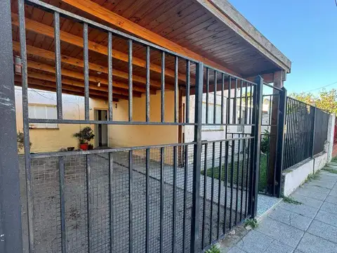 Casa en venta de 2 dormitorios c/ cochera en  villa centenario  bahia blanca