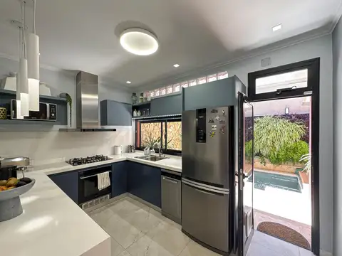 Casa 6 ambientes con 2 baños