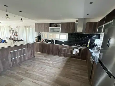 Casa en venta - 4 Dormitorios 6 Baños - 819Mts2 - Escobar