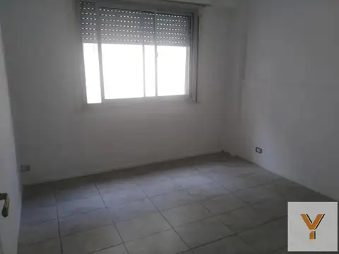 Bernardo de Irigoyen 1300 e/ Cochabamba y Avenida Juan de Garay