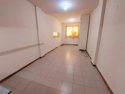 1ro de mayo 3300, monoambiente, al frente, planta baja. 