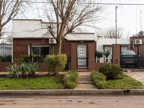 VENTA CASA QUINTA PARQUE PILETA QUINCHO CHIVILCOY