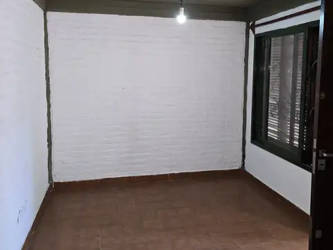Depto Tipo Casa en Venta en Villa Luzuriaga, USD 47.000