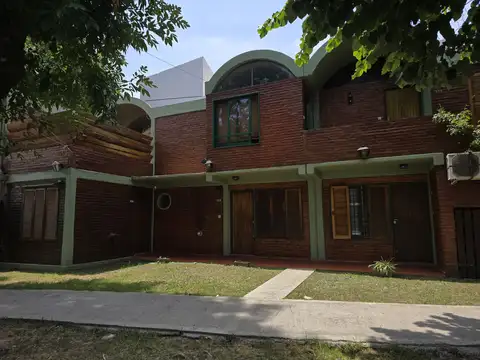 Departamento tipo casa en venta en Villa Luzuriaga