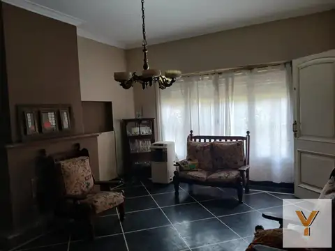 Casa en Venta con 2 cocheras
