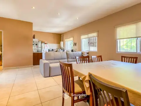 VENTA | PERMUTA - Casa de 4 dormitorios, local comercial, patio y cochera - Abasto, Rosario.