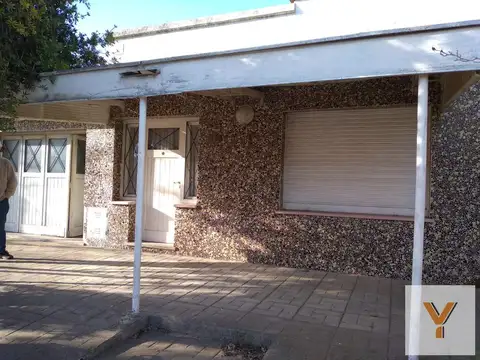 Casa en venta - 4 Dormitorios 2 Baños - 430 mts2 - 9 De Julio