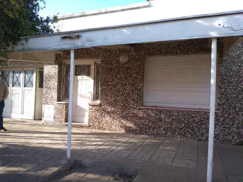 Casa en venta - 4 Dormitorios 2 Baños - 430 mts2 - 9 De Julio