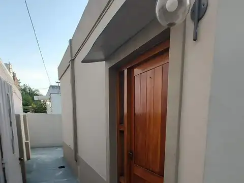 VENTA - DEPTO TIPO CASA 3 AMB CON PATIO Y PARRILLA. BANFIELD