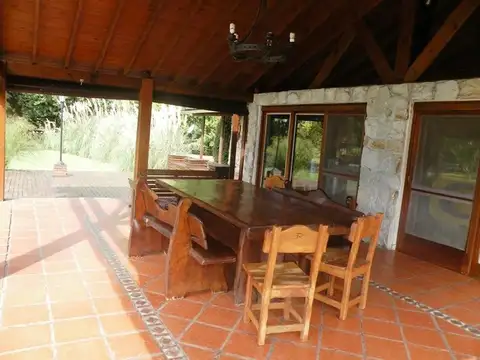 Casa 6 ambientes con 4 baños