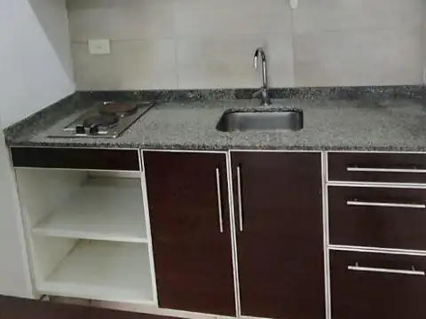 MONOAMBIENTE SUPER LUMINOSO CON BALCON PARRILLA PILETA