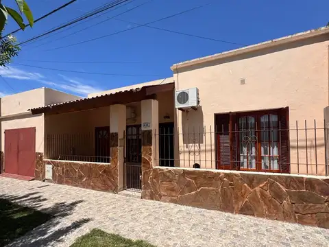 CASA EN VENTA EN PEHUAJÓ CON PILETA
