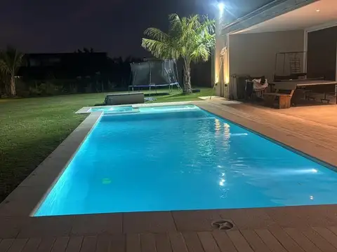 CASA  6 AMBIENTES-EN COUNTRY- 6 COCHERAS-6 BAÑOS
