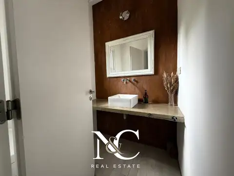 Casa en Venta con 3 cocheras