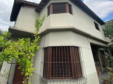 VENTA! Casa de 4 amb c/cochera en excelente zona de Ramos Me