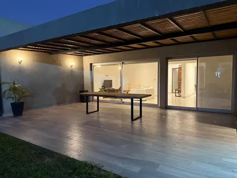 Casa en Alquiler en Santa Juana, USD 1.700