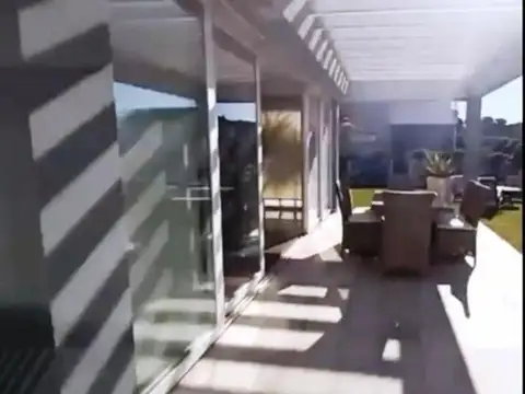 Casa 7 ambientes con 8 baños