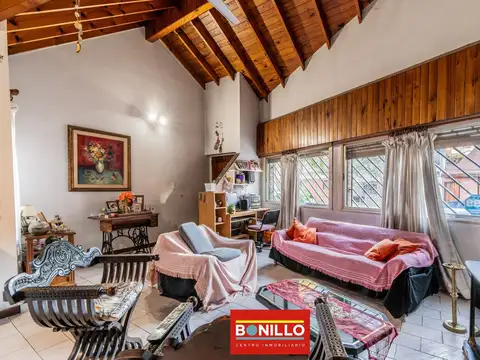 Casa 5 ambientes con 2 baños