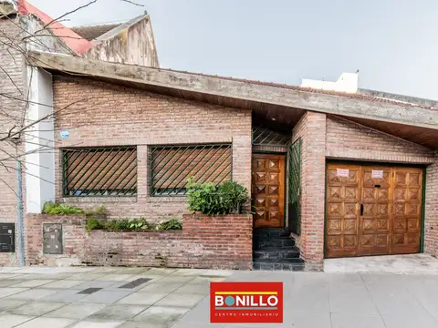 Casa 5 ambientes venta Parque Chas