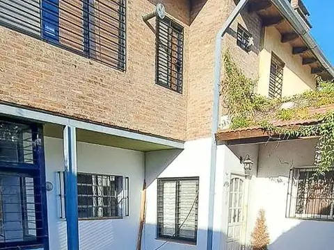 Venta Casa tres dormitorios en España y Hospitales