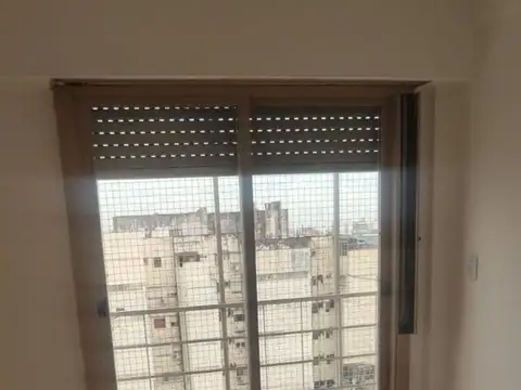 2 AMBIENTES EN FLORES CON BALCÓN, VISTA ABIERTA