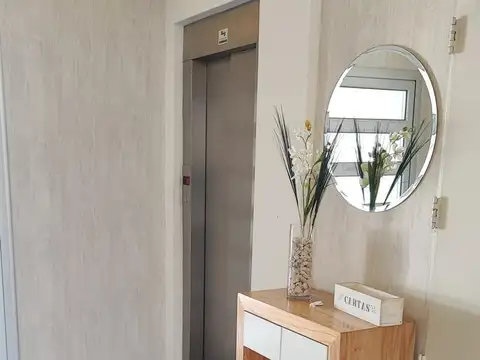 Alvear  al 2200 entre República y Libertad