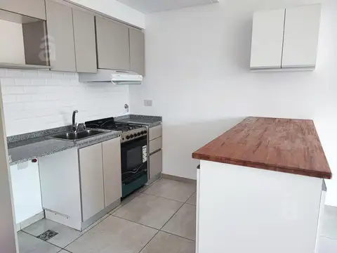 Departamento en Alquiler en Villa Ballester, $ 890.000