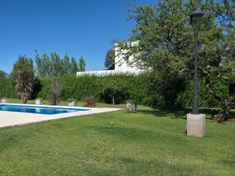 VENTA CASA EN ESTACIÓN DEL CARMEN 4 DOR Y PILETA
