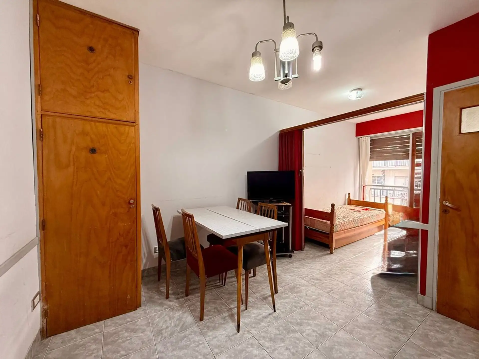Depto 1 amb, 26m² con balcón al frente — Centro