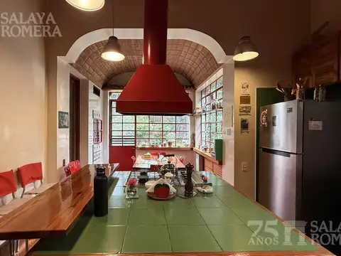 Venta Casa 5 ambientes con jardín parrilla y bodega en Olivos