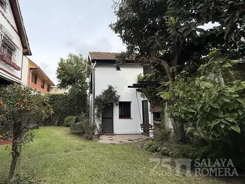 Venta Casa 6 ambientes con jardín parrilla y bodega en Olivos