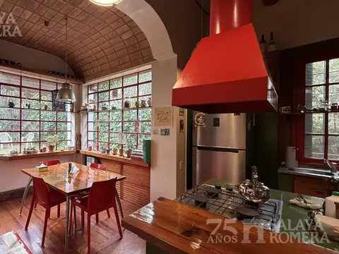 Venta Casa 6 ambientes con jardín parrilla y bodega en Olivos