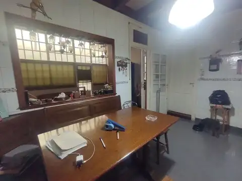 Casa 6 ambientes con 2 baños