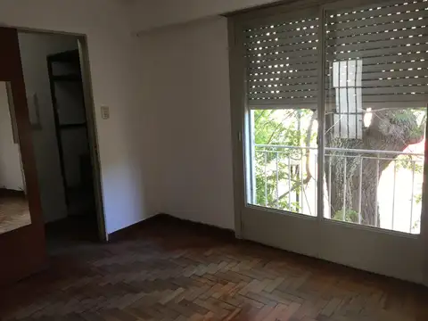 Casa 6 ambientes con 1 baño