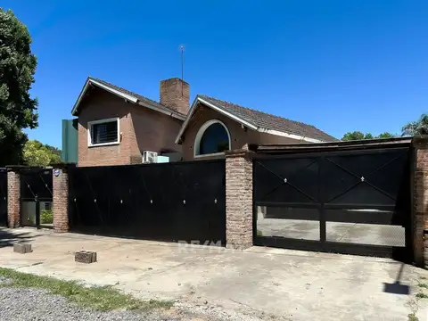 Casa en Venta en Los Robles del Monarca, USD 237.000