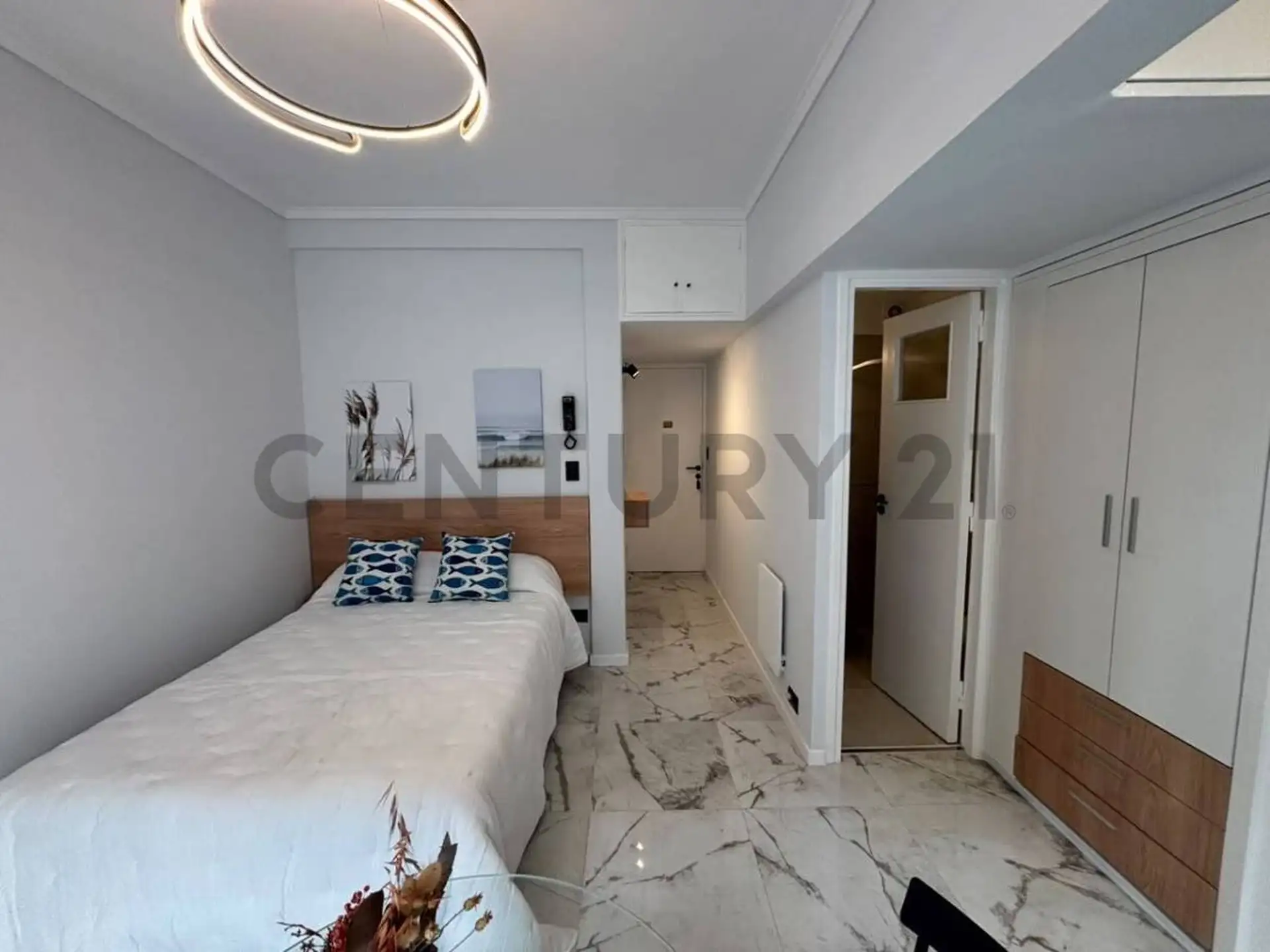 venta monoambiente lateral con balcon y vista al mar