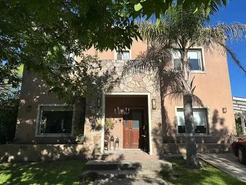 CASA SOBRE LOTE INTERNO SAN ISIDRO LABRADOR
