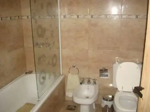 Casa 6 ambientes con 3 baños