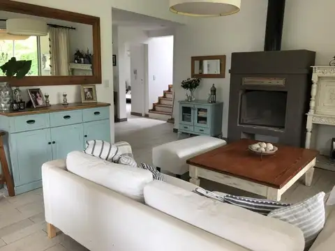 Casa 5 ambientes con 4 baños