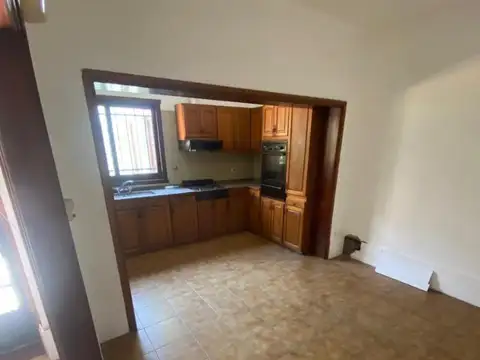 Venta casa 3 dormitorios y patio - Cafferata 2984