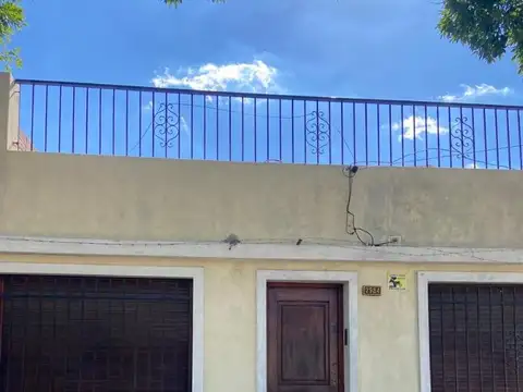 Venta casa 3 dormitorios y patio - Cafferata 2984