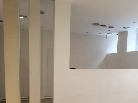 Oficina con local comercial en Retiro